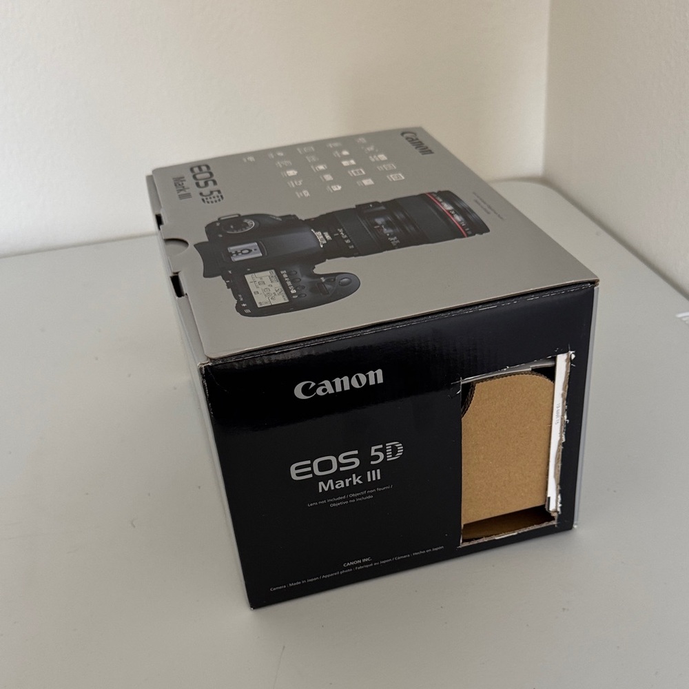 Canon EOS 5D Mark III Accessories only - Picture 8 of 8